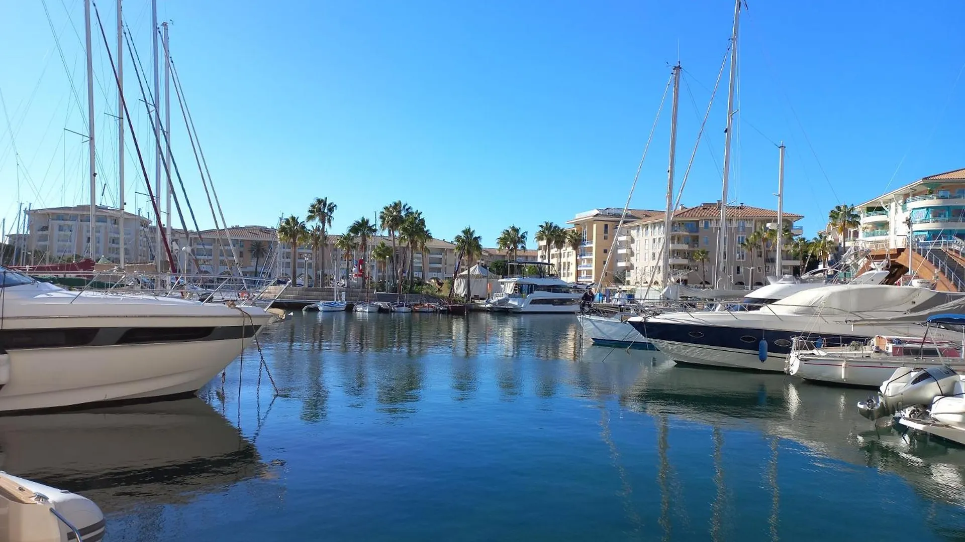 Appartement T4 92M2 Pour 6 Pers A 400M De La Plage Frejus France
